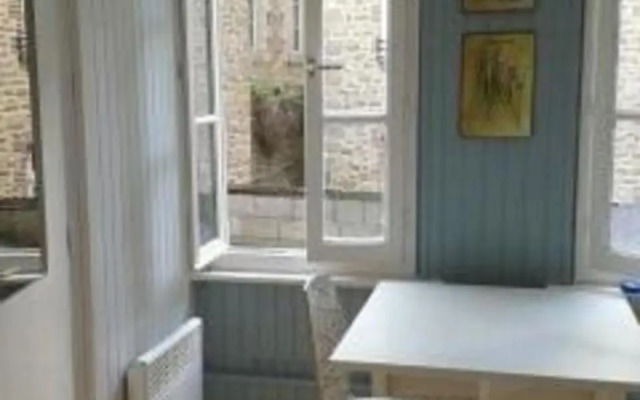 Le Studio de St-Sauveur (Adults Only)