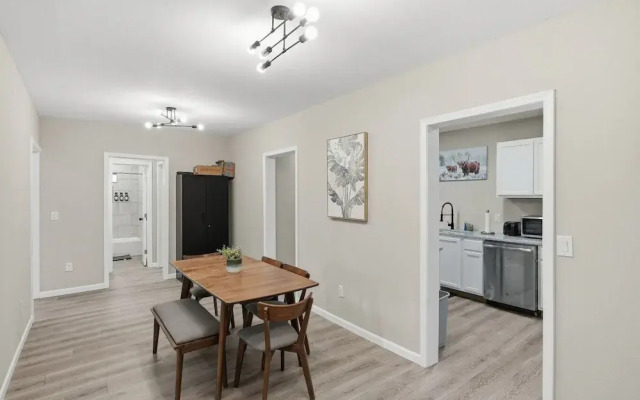 Spacious 4BR Haven Perfect for Groups Near DT