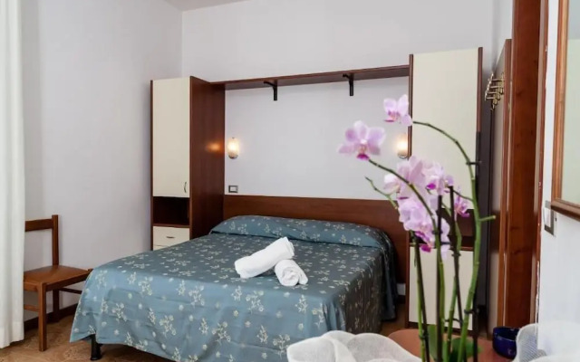 Hotel Sayonara