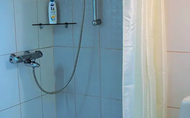 Kraavi Guest Hostel