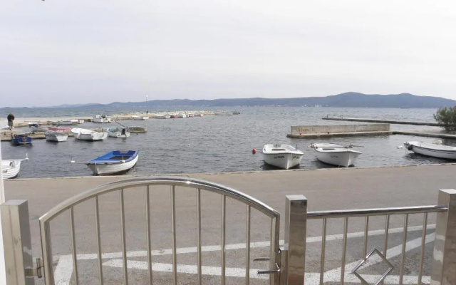 Apartment Sreca - 10m from the sea A1 Sukosan, Zadar riviera