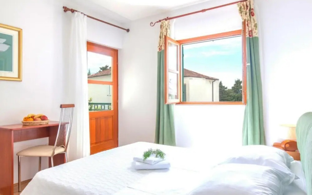 Villa Mare in Hvar With 4 Bedrooms and 3 Bathrooms