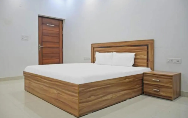 Goroomgo Maujis Villa Guest House Prayagraj