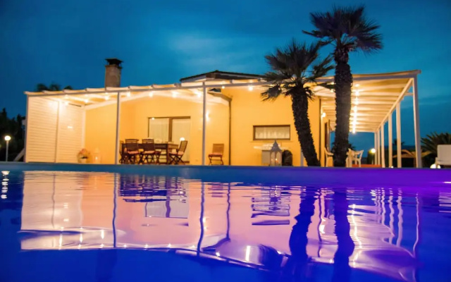 Villa With Large Swimming Pool Salento