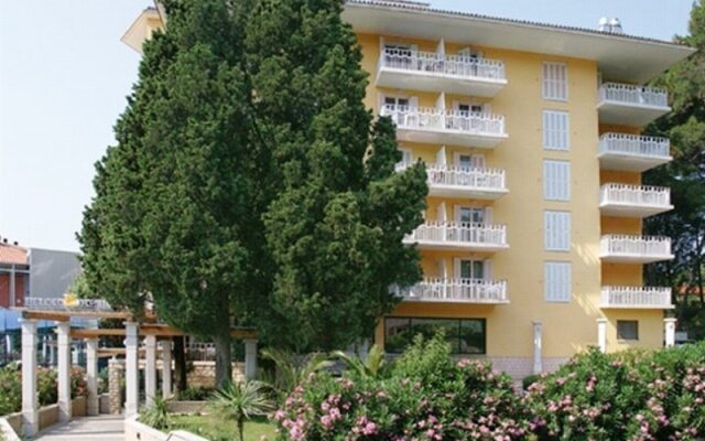 Hotel Apollo – Terme & Wellness LifeClass вид на фасад