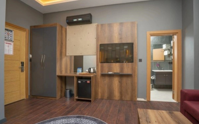 216 Palace Suite