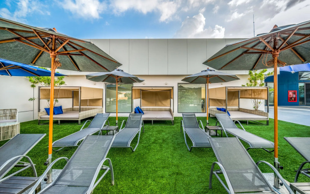 Отель Clover Patong Phuket