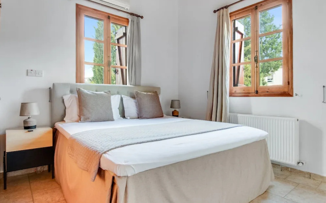 Spacious 7-bdr Villa With Pool & Sea View