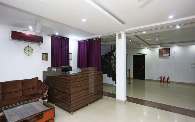 OYO 10198 Hotel Aris