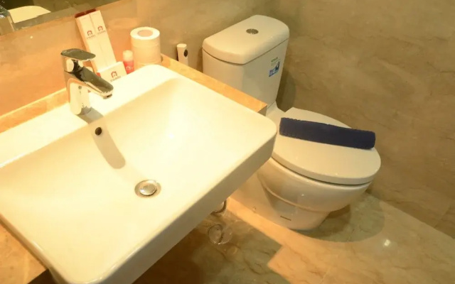 Warm and Best Studio Menteng Park Apartment