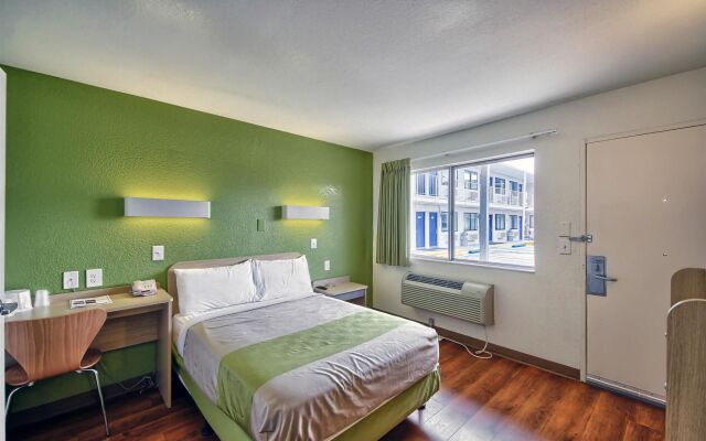 Red Roof Inn San Antonio E – Frost Bank Center