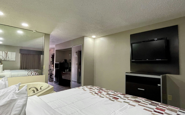 Red Roof Inn & Suites Jackson - Richland