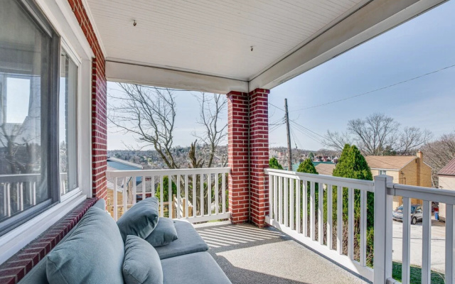Pet-friendly Pittsburgh Home: 3 Mi to Downtown!