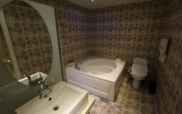 V1 Hotel