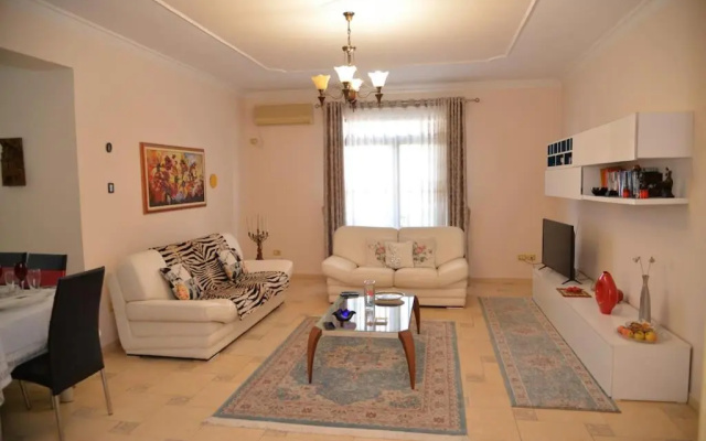 Lovely 2-bedroom condo near the City center