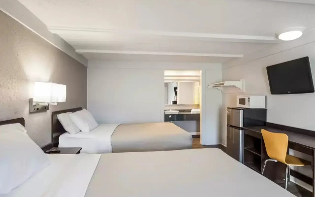 Rodeway Inn & Suites Fenton