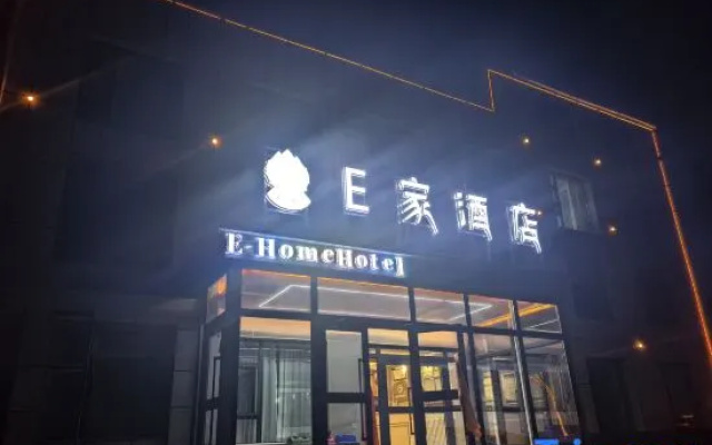 Qinghai Lake Zhaxi Tibetan-style Holiday Inn