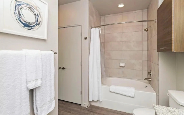 Landing Apartments near Charlotte Center City