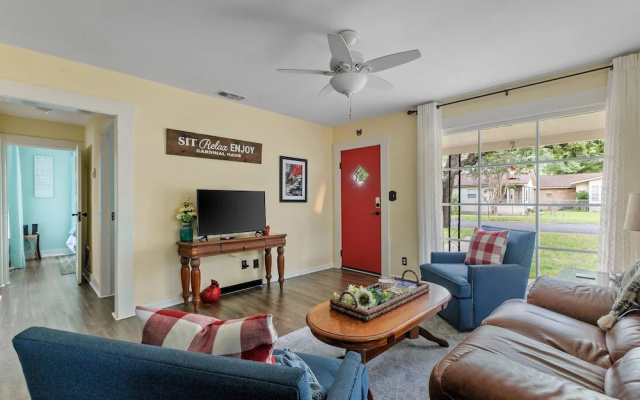 Cardinal Haus 2 Bedroom Home by RedAwning