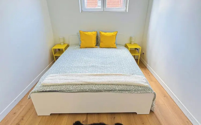 Cozy 1BR With Living Room Near City