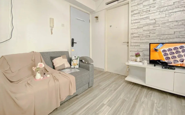 Good Choice And Homey 2Br At Bassura City Apartment