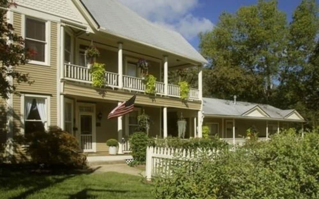 Heartstone Inn B&B & Cottages