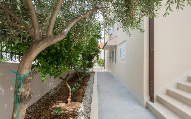 Spacious Modern Apartment Miljak - 1min to the beach