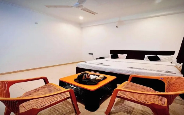 Hotel Aparna Palace