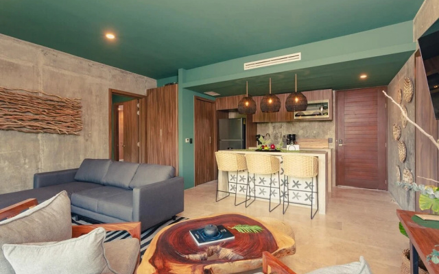 Stunning 2 Bed Condo Pools Gym Cenote Access