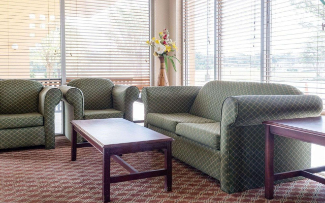 Quality Inn Louisville MS