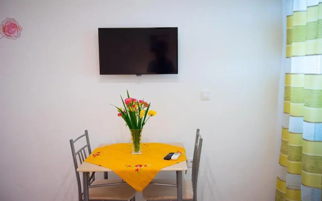 Apts&rooms Robi-50m from beach