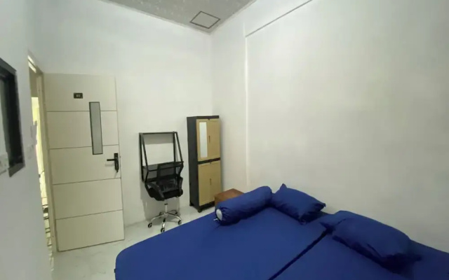 OYO 95038 Khanza Stay