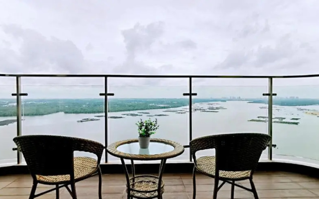 Superb Seaview Royal Strand Danga Bay Country Garden
