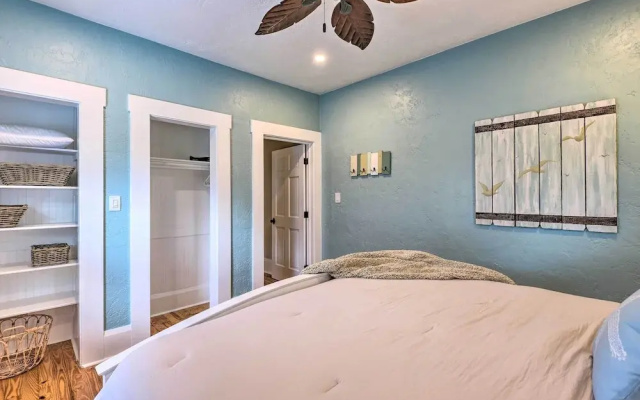 Bright Bradenton Retreat: 1 Mi to Downtown!