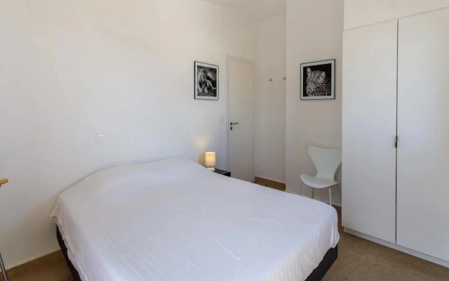 Villa in Malaucene With Mont Ventoux Views