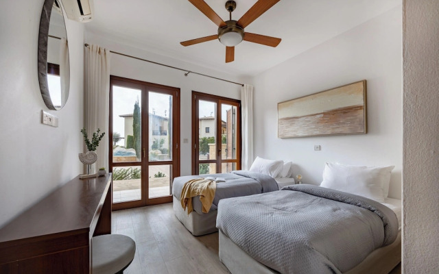 Bk02 Adjacent to Aphrodite Hills Pool & Sea View