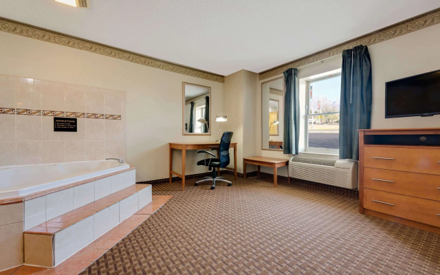 Super 8 by Wyndham Allentown