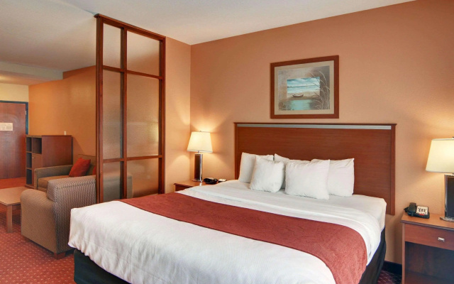 Quality Suites Near Cedar Creek Lake
