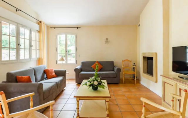 Var Duplex House for 6 With Pool