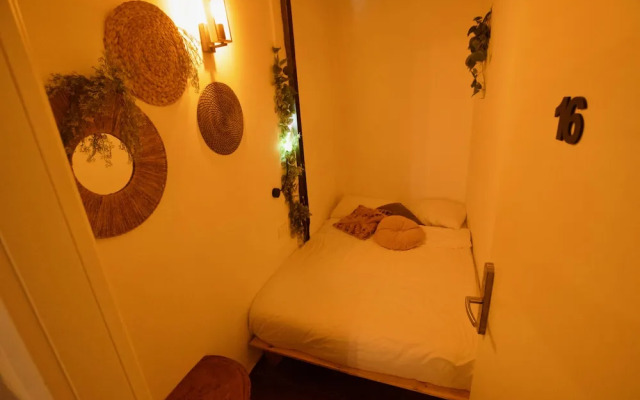 Jungle Jaffa Hostel Age 18 to 45