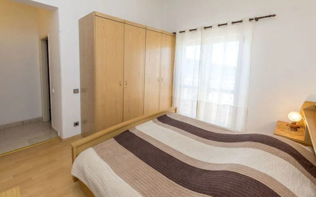 Apartment and Rooms Radojka