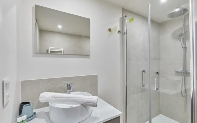 Suite Saint Germain des Pres Rue de Rennes