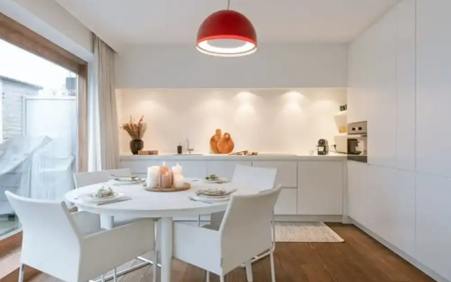 Modern Apartment With Terraces and Parking