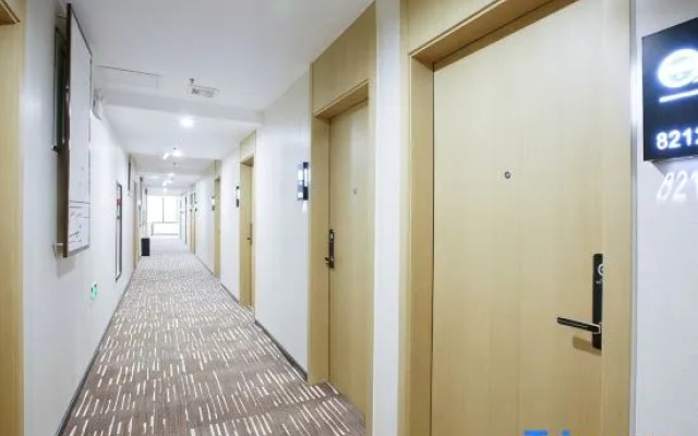 Yimi Hotel (Guangzhou Fangcun Metro Station Huadi)