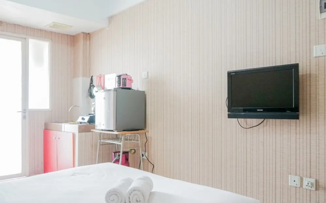 Stylish and Posh Studio Green Lake View Apartment By Travelio