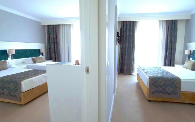 Dream World Palace Hotel