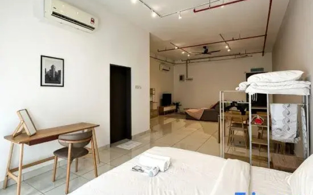 KL35 Studio @ 3 Towers/Jln Ampang (3pax)