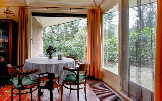 Garden-view Bungalow in Baarle-Nassau with Pool