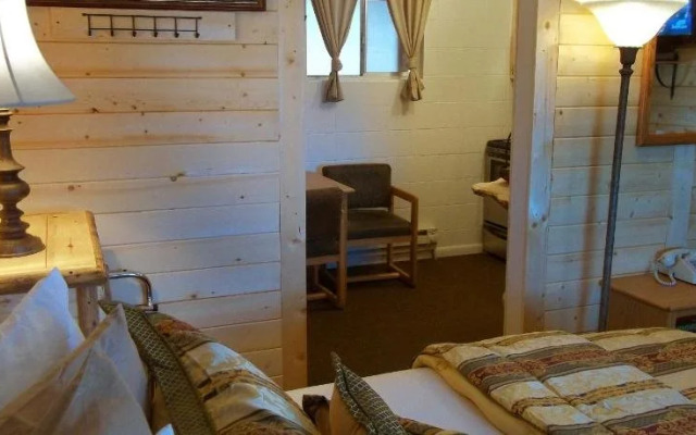 The Cedaredge Lodge