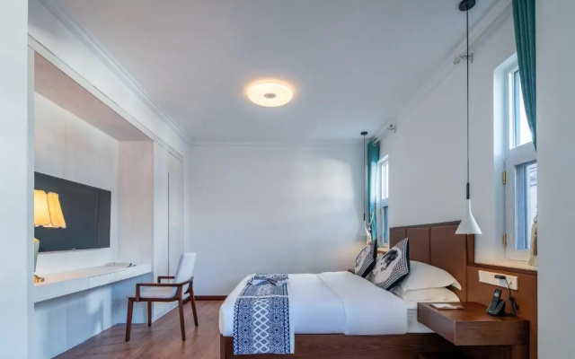 Dali T Hotel